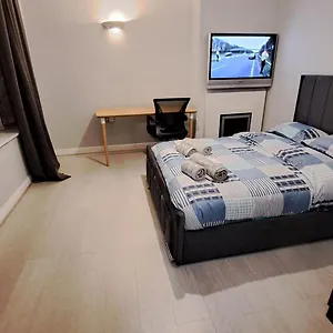 Fenia Estate Guest house Barking (Greater London)