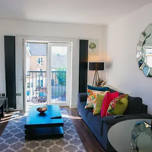 Modern 2 Bedroom Apartment London